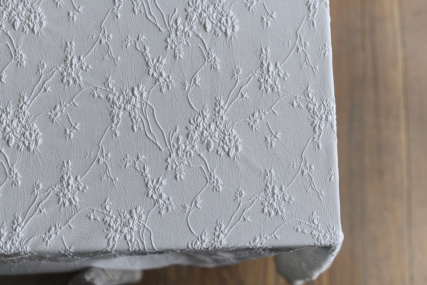 Delicate floral design (lightweight)