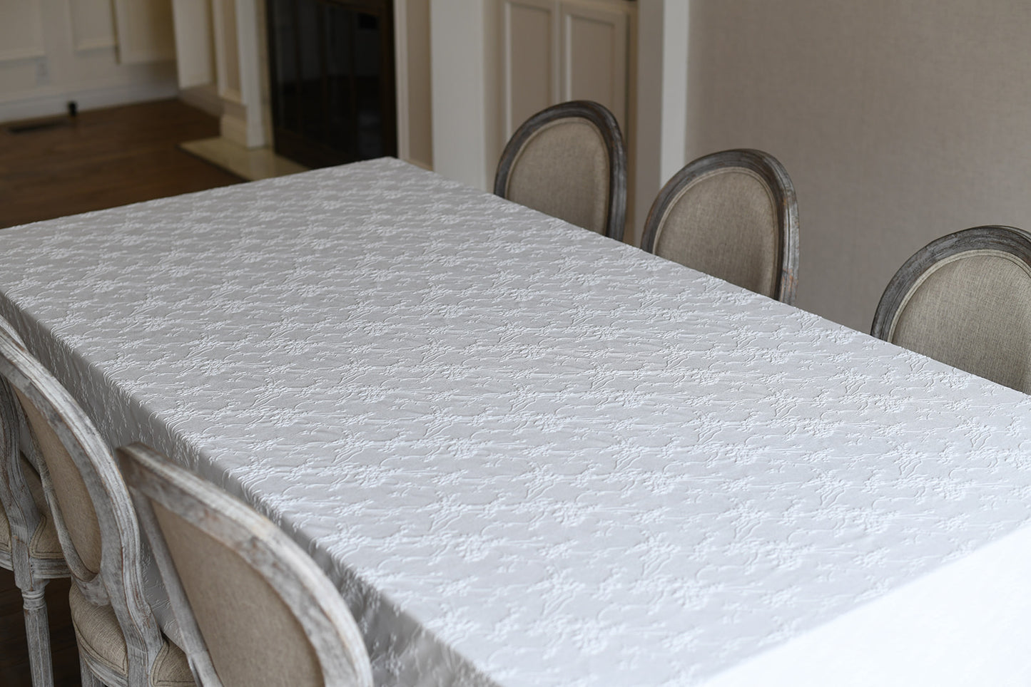 Delicate floral design (lightweight)
