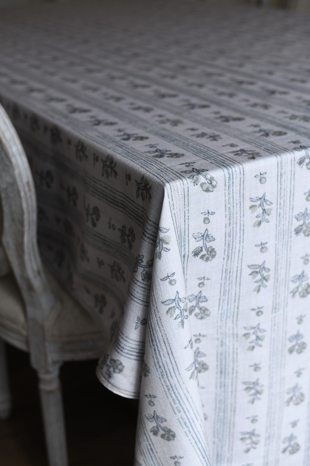 Neutral floral motif stripes design