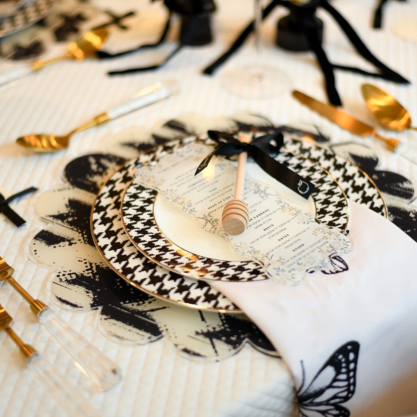 White Scalloped Quilted Cloth